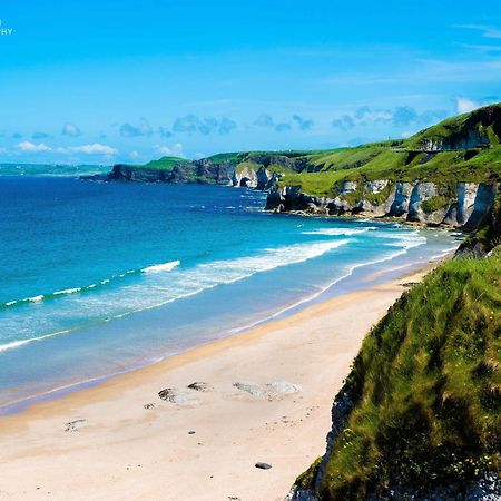 Portrush By The Tee Villa Exterior photo