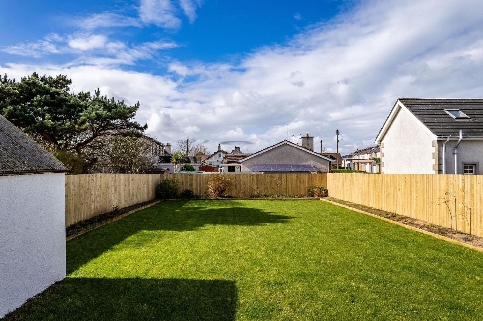 Portrush By The Tee Villa Exterior photo
